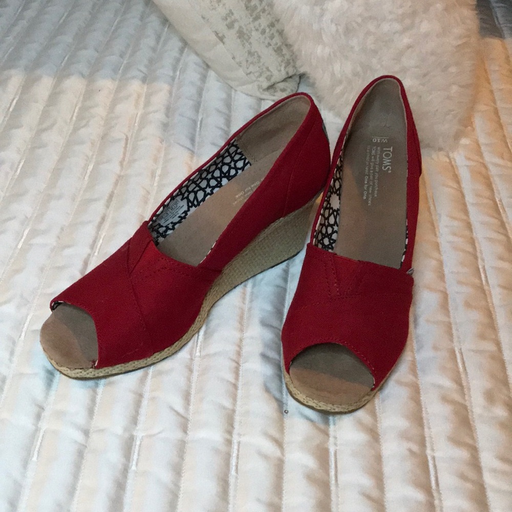 Toms Red Wedges